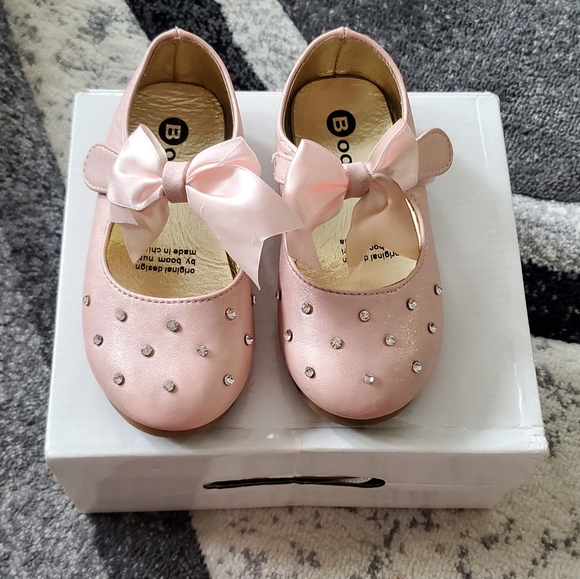 Shoes - Picture 2 of 4